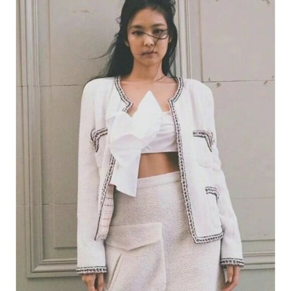 Chanel “Station” Series White pocket logo-buttoned woven tweed skirt - Picture 9 of 9